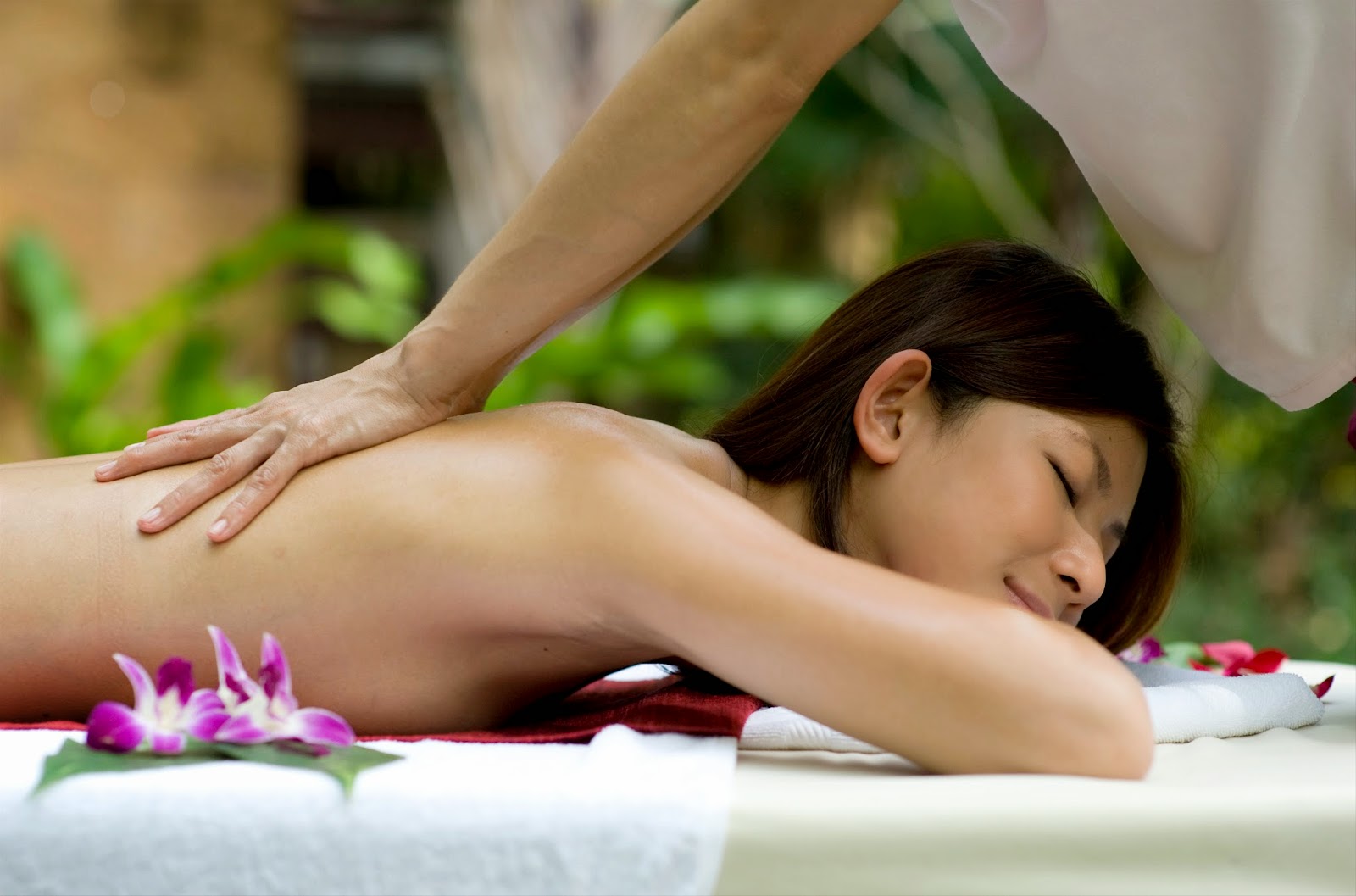Japanese massage on the beach club